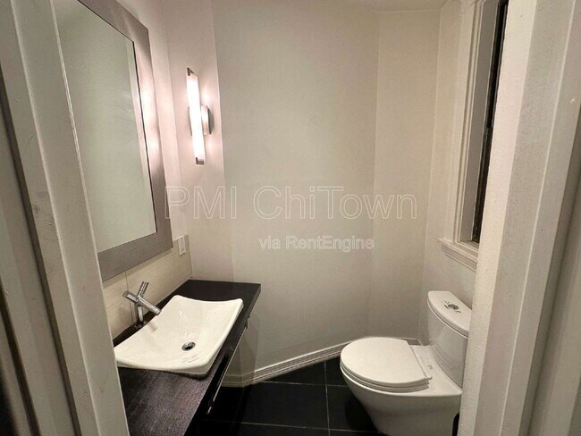 Building Photo - 1114 E 62nd St