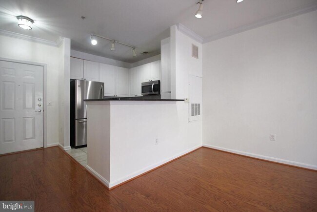 Building Photo - 2791 Centerboro Dr