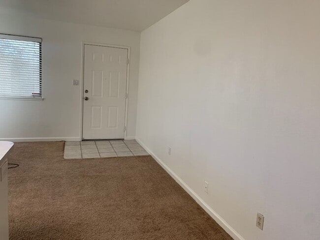 Building Photo - 144 Duranta St