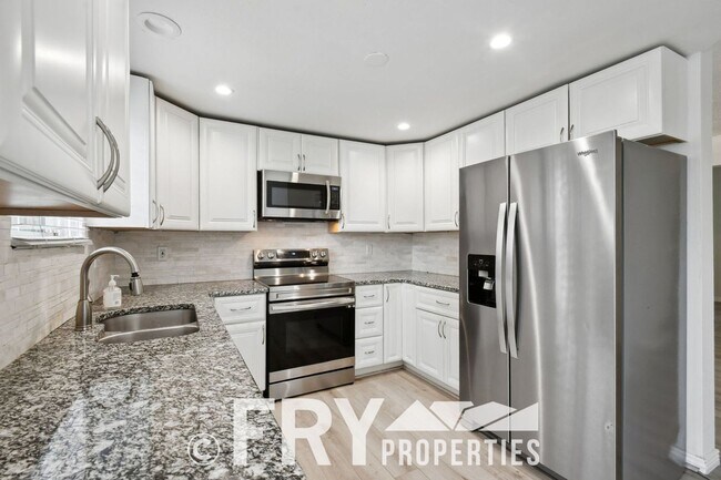 Building Photo - Spacious updated Green Valley Ranch two-story