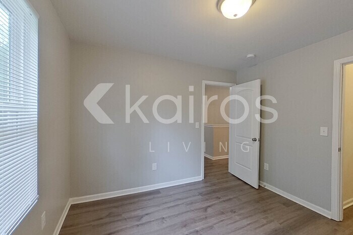 Building Photo - 305 Cedar Ridge