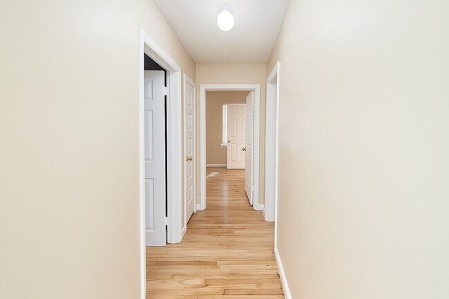 Building Photo - 822 Bandera Ln