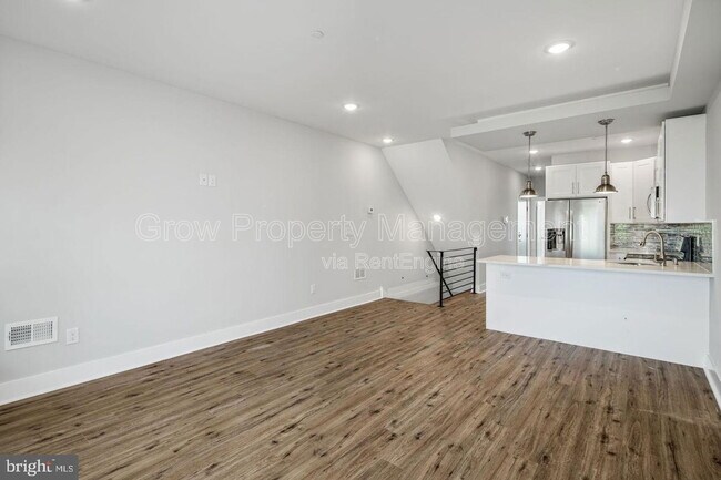 Building Photo - 1904 E York St