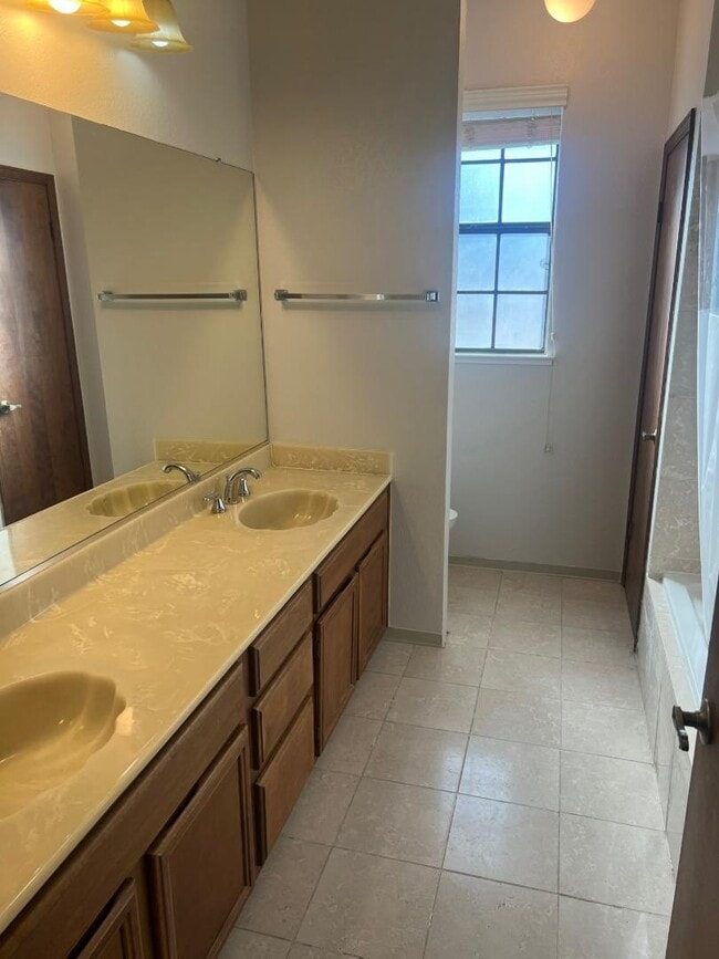 Building Photo - 381 St Andrews Ln