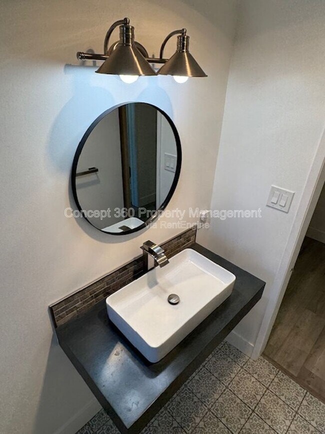 Building Photo - 1139 E Ocean Blvd