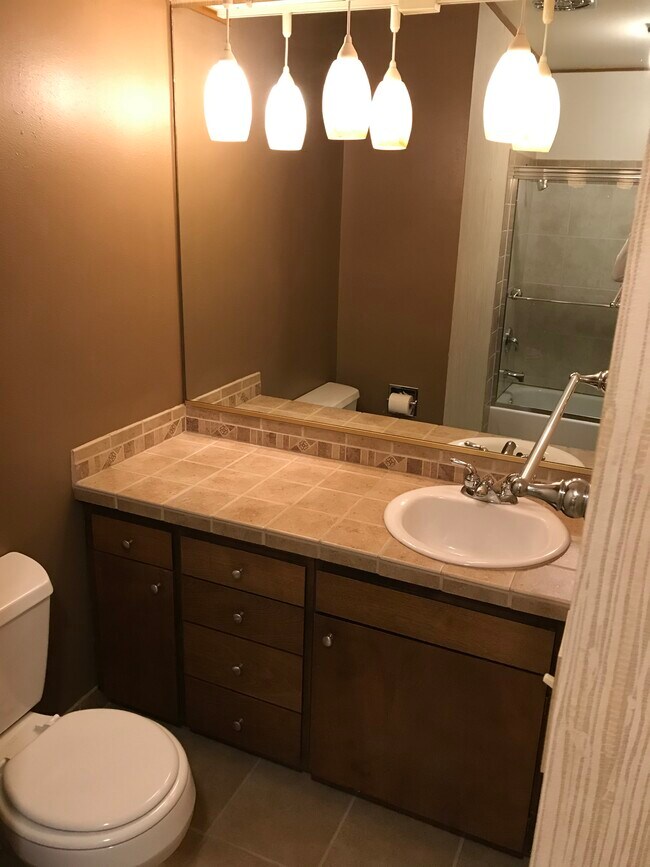 Building Photo - 2004 Kelso Ave