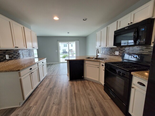 Kitchen to Dining - 646 Vine St