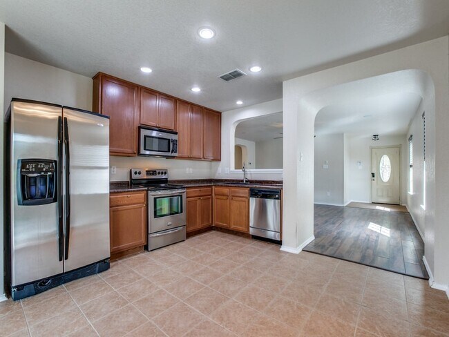 Building Photo - 10116 Villa Del Lago