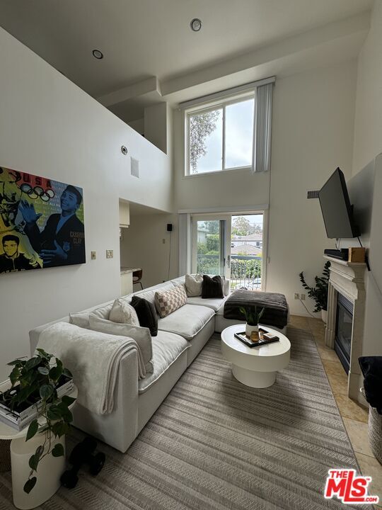 Building Photo - 10389 Almayo Ave