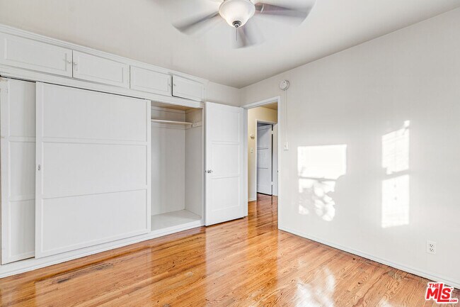 Building Photo - 3725 S Victoria Ave