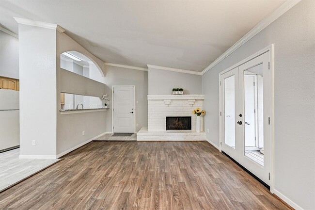 Building Photo - 2425 Augusta Dr