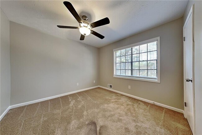 Building Photo - 3208 Aspen Cir SW