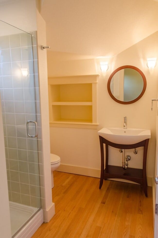 Building Photo - 4Bd/2.75Ba Seattle House