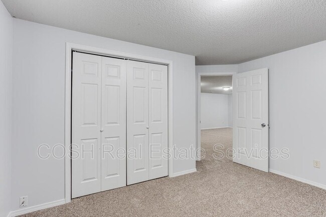 Building Photo - 1046 E Karla Ct