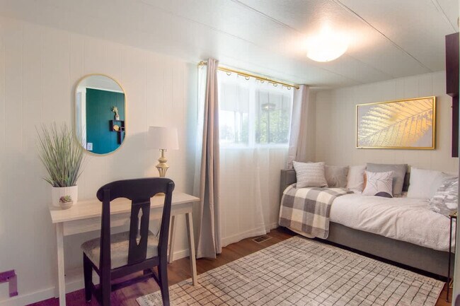 Building Photo - 3413 W Sunset Ave