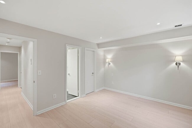 Building Photo - 1625 Q St NW