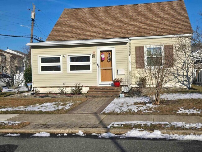 Building Photo - 231 N Wyoming Ave