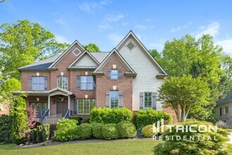 Building Photo - 5840 Cool Springs Dr