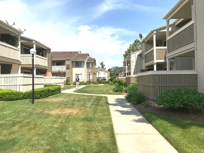 Building Photo - Ground Level 2 Bedroom Condo with Private Patio in Gated Community for Lease