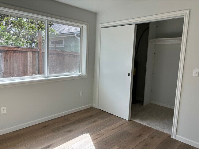 Building Photo - 7710 SE Mitchell St