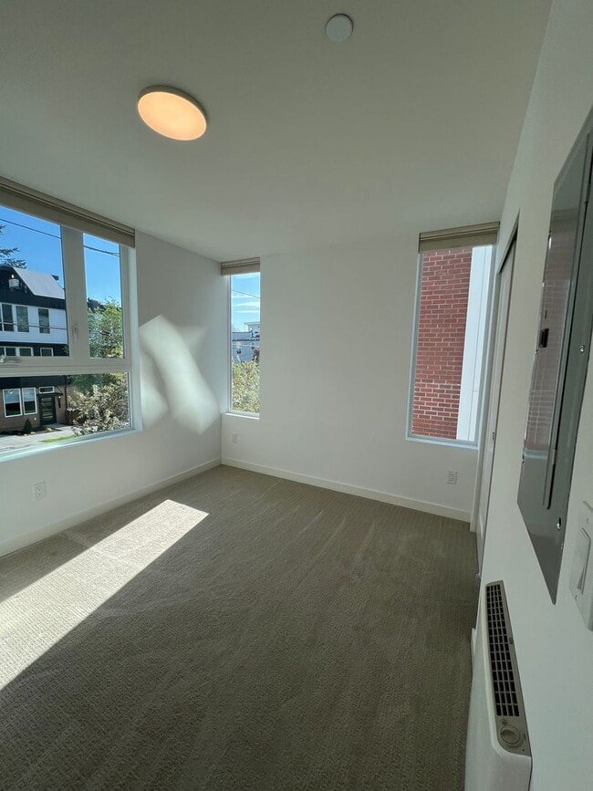 Building Photo - Beautiful Blackwood Home Ballard!