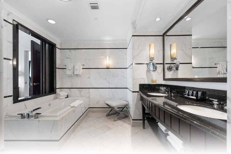 Building Photo - 4391 Collins Ave