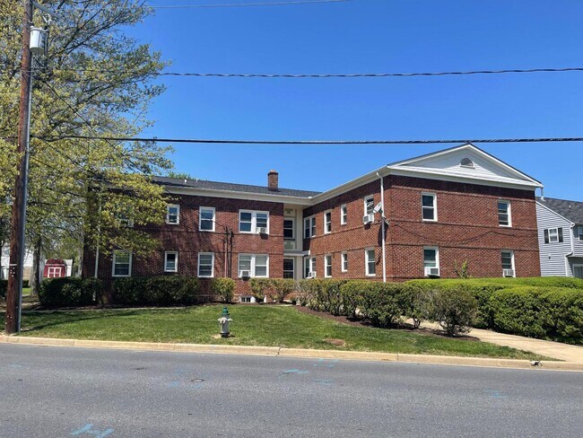 Building Photo - 332 11th St