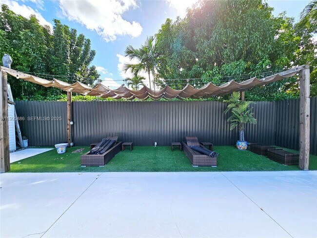 Building Photo - 16138 SW 154th Ct