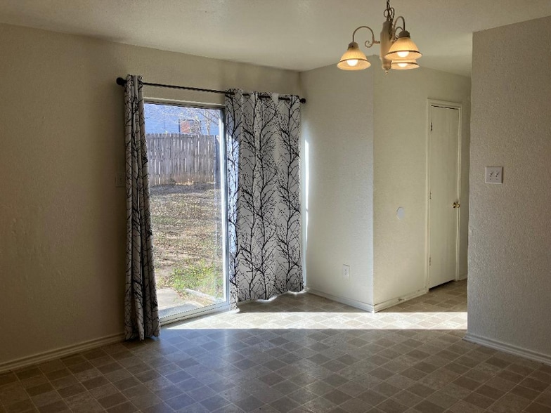 Building Photo - 9910 Amber Ledge