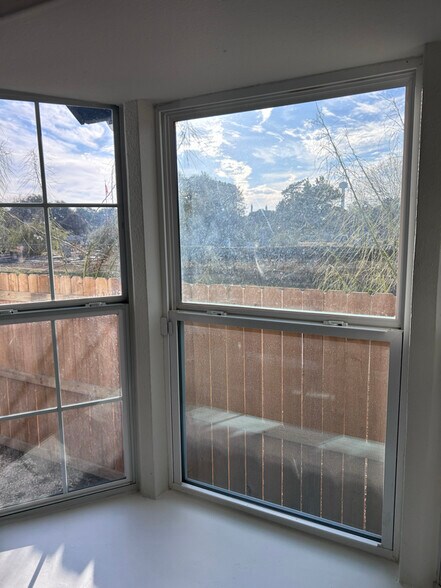 Building Photo - 502 Potomac St