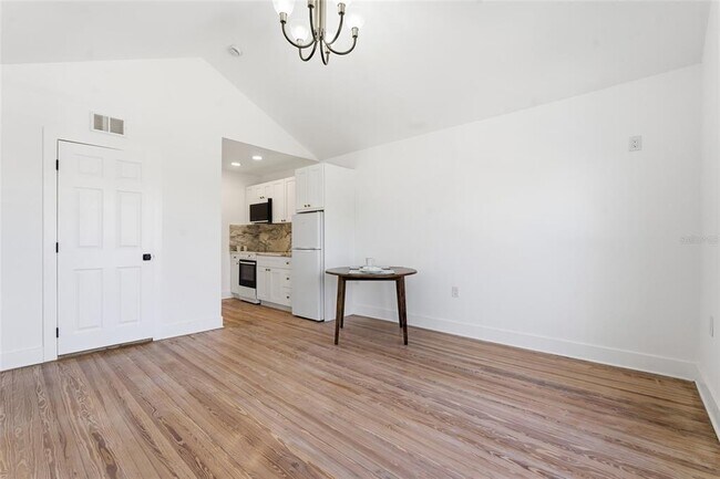 Building Photo - 326 6th Ave N