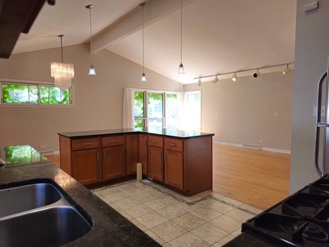 Building Photo - 9924 Crawford Ave