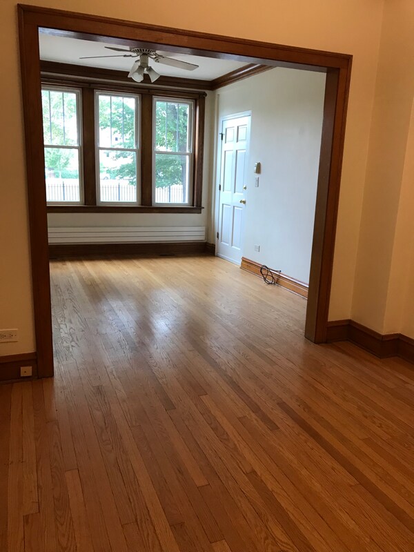 Building Photo - 2137 N Oakley Ave