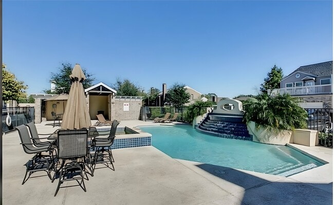 Building Photo - 12565 Piping Rock Dr