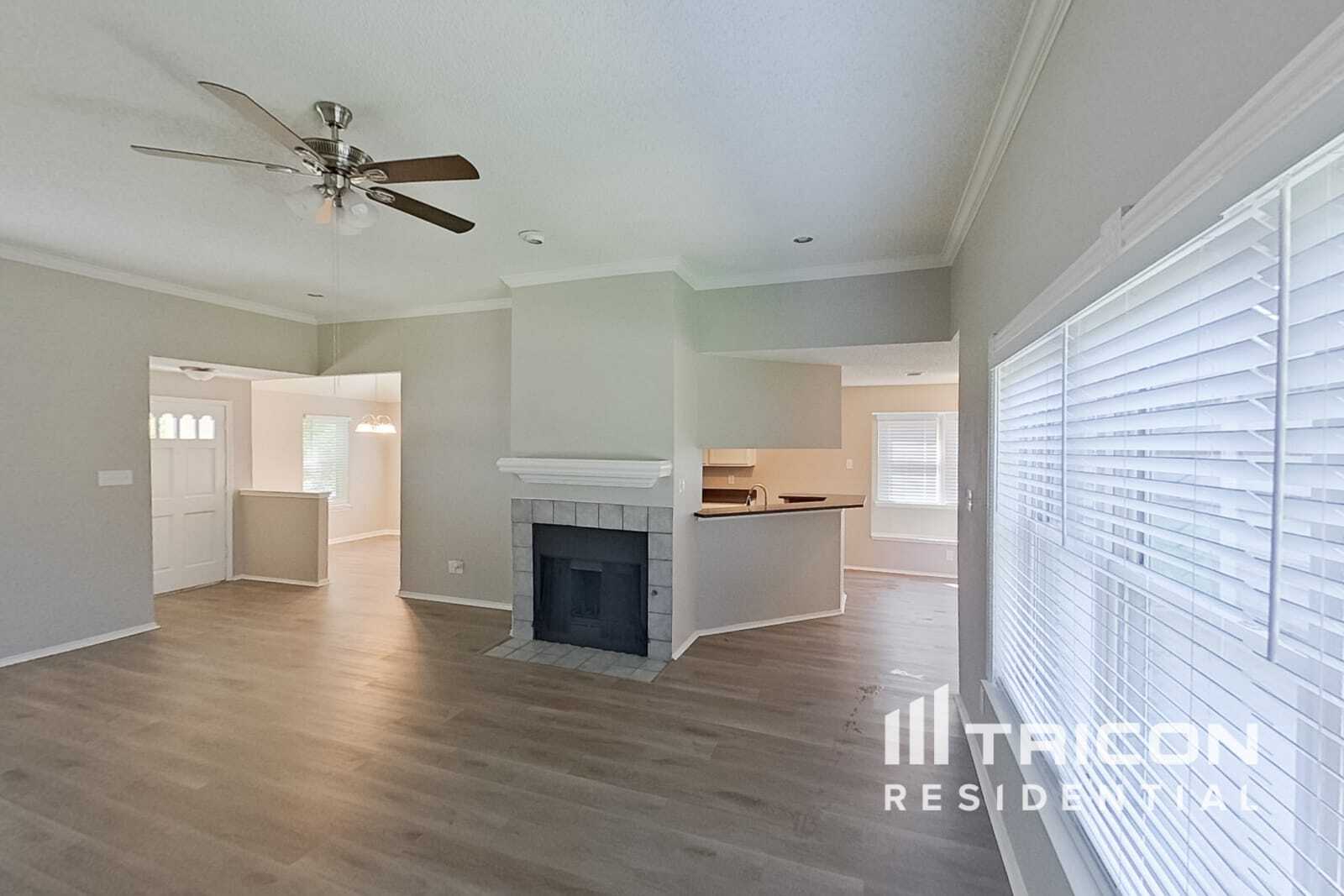 Building Photo - 1253 Essex Dr