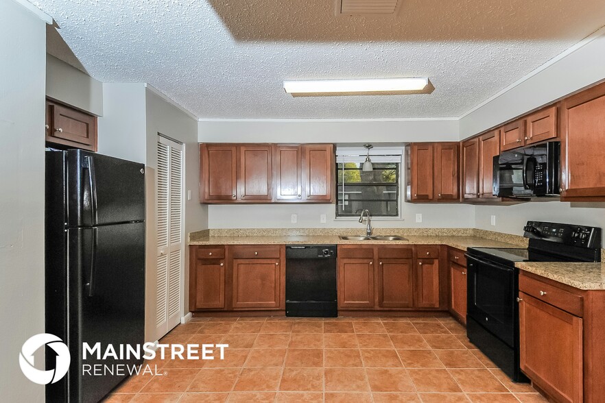 Building Photo - 225 Tracy Way