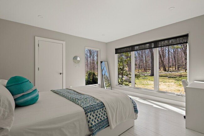 Building Photo - 95 Louises Ln