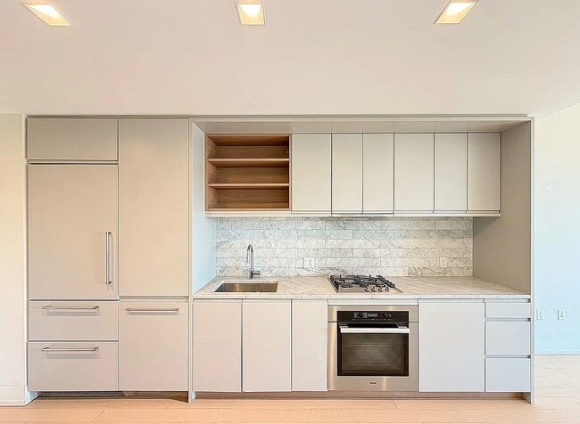 Building Photo - 550 Vanderbilt Ave