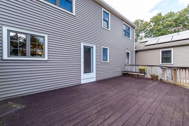 Building Photo - 131 Hemlock Dr