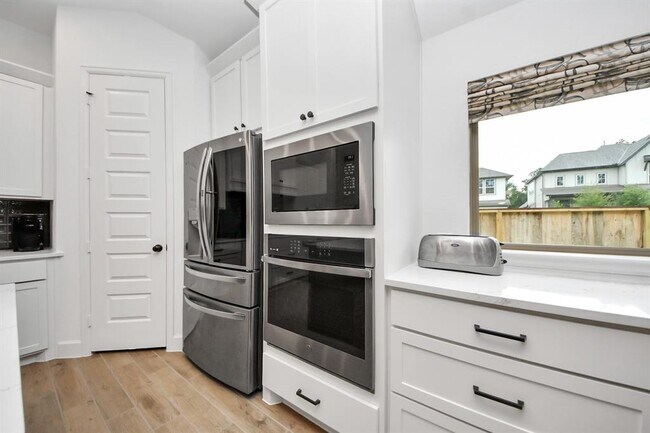Building Photo - 210 W Netleaf Ct