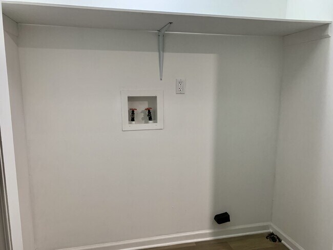 Building Photo - $500 off one month.  Call for details. "Ch...