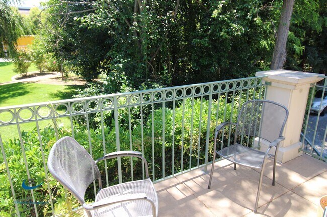 Building Photo - $5,295 - Elegant 3br / 2ba Condo in 55+ Lo...