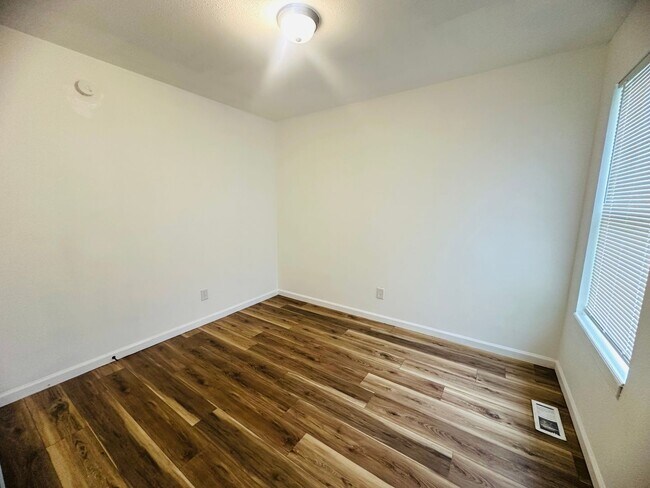 Building Photo - 746 Edgemont Ave
