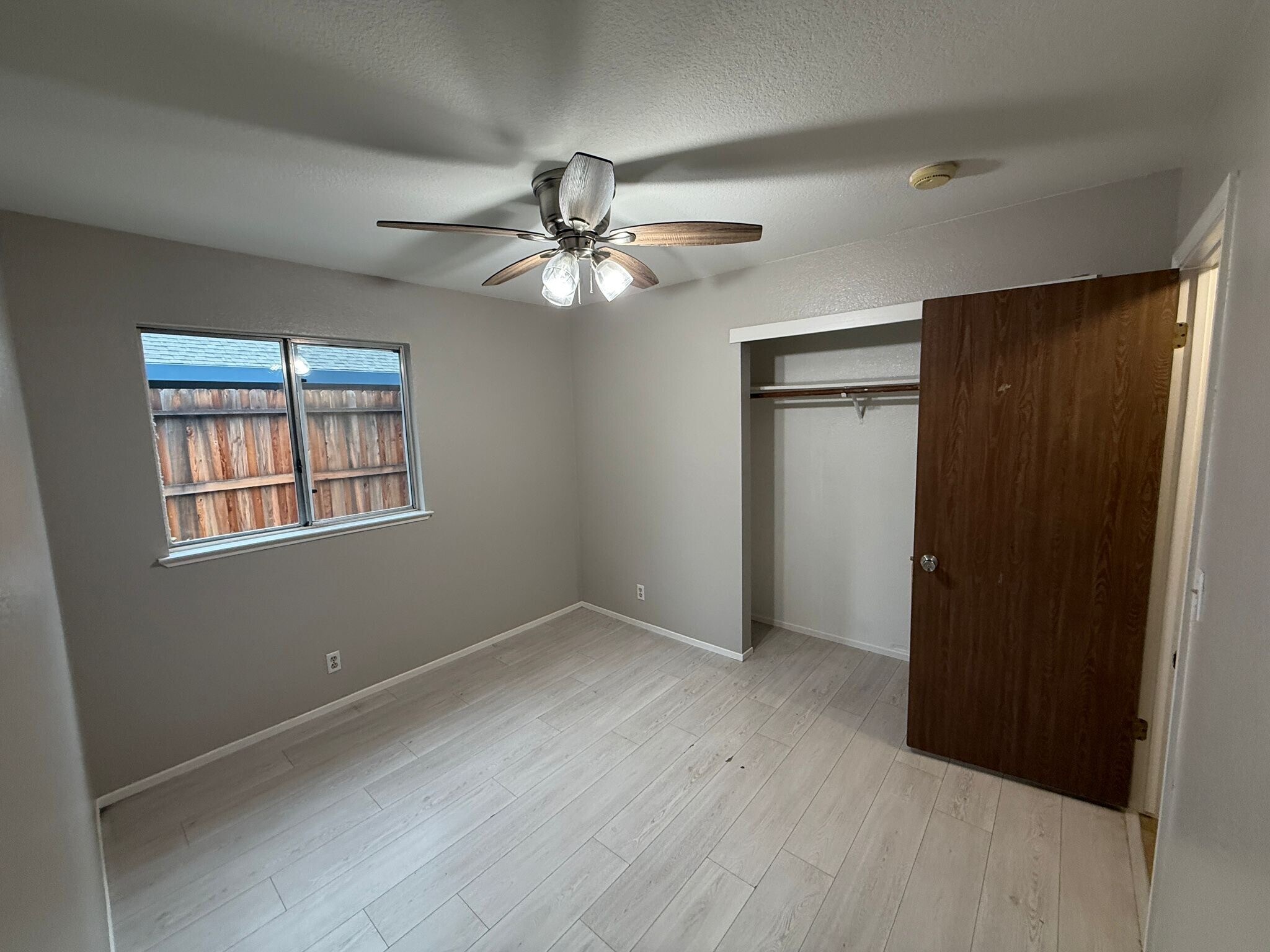 Building Photo - 615 Oriole Ave