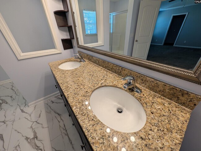 Building Photo - 13 Lillie Ln