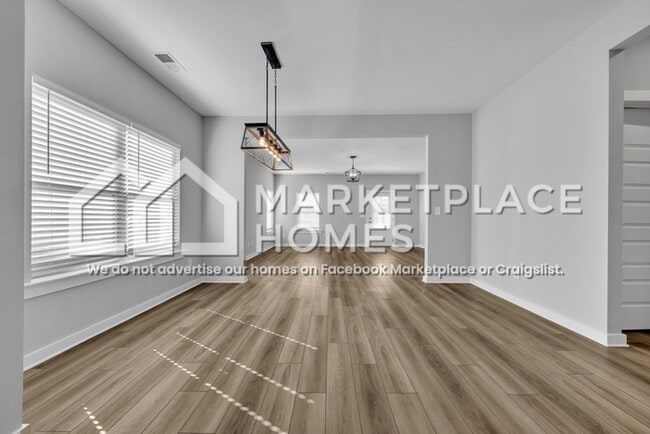 Building Photo - 142 Kings Wy