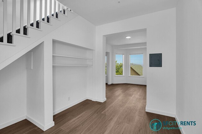 Building Photo - Noe Valley: Remodeled Top Floor Bi-Level Apartment w/ Views & Shared Yard