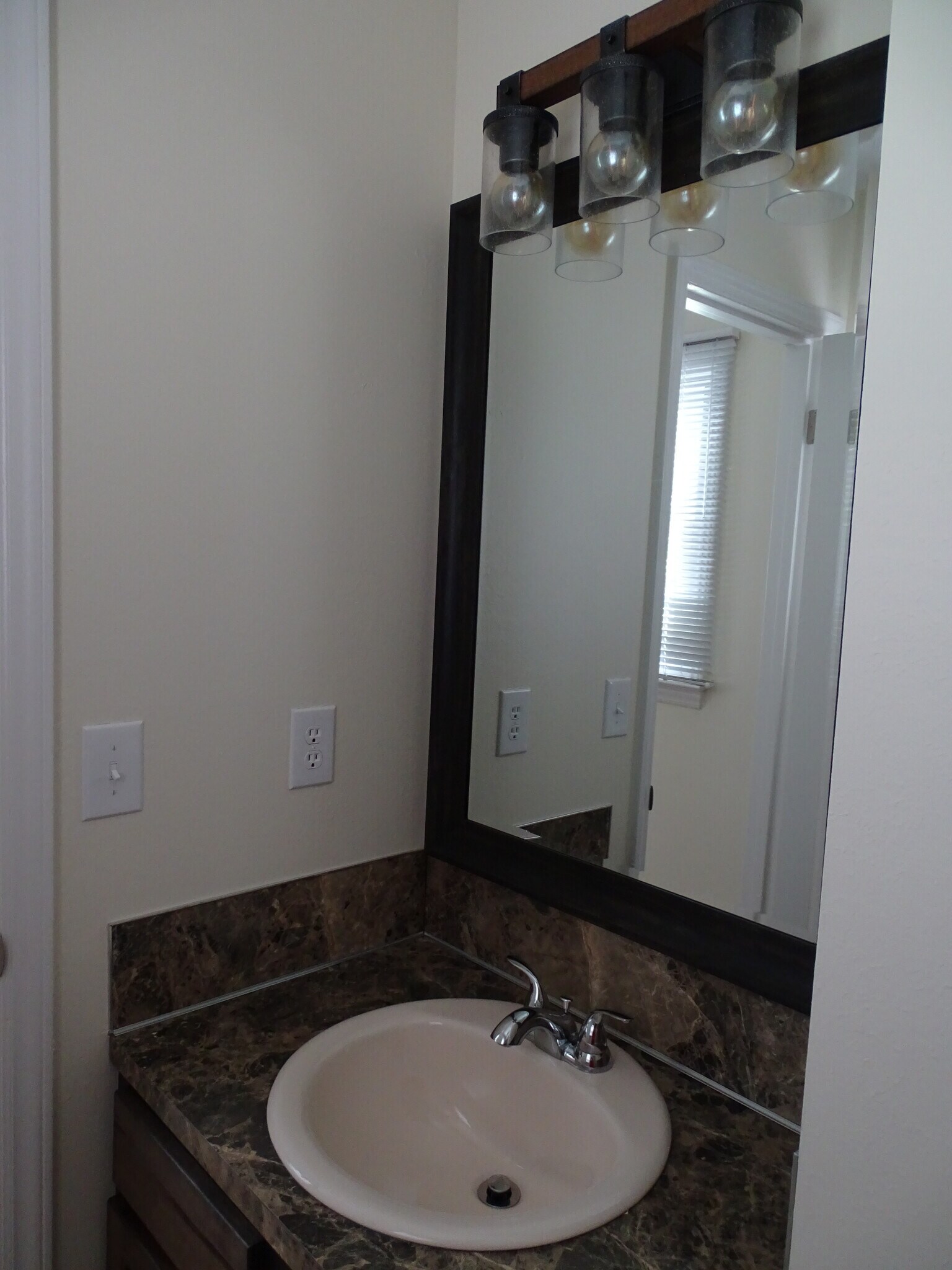 Building Photo - 5694 Claridge Dr