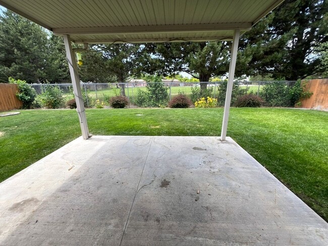 Building Photo - Beautiful 3 bed 2 bath home in the Woodsid...