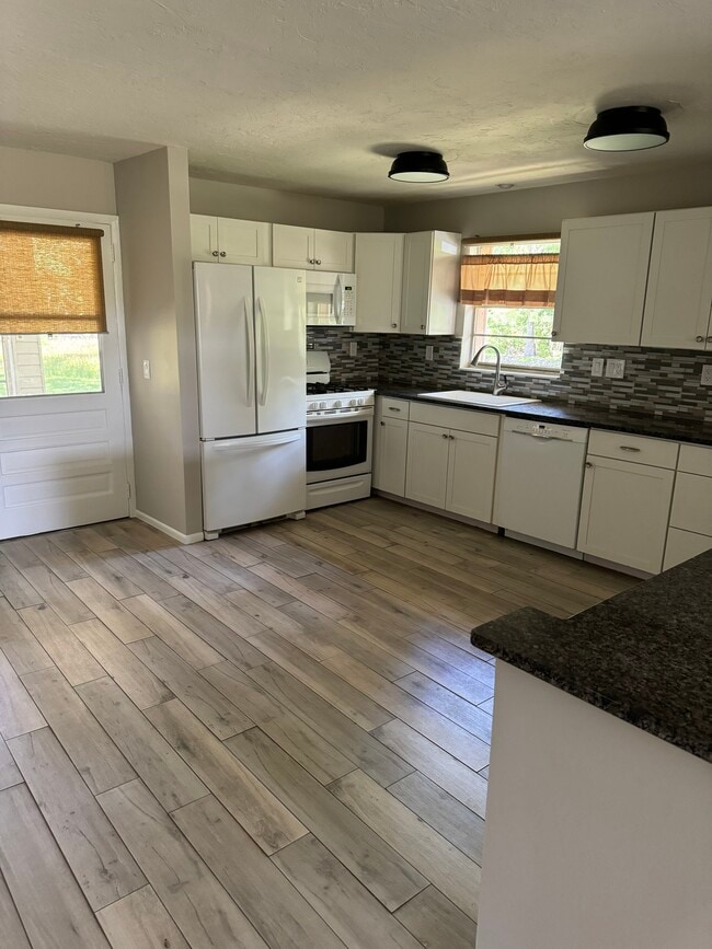 Building Photo - 15513 FL-64